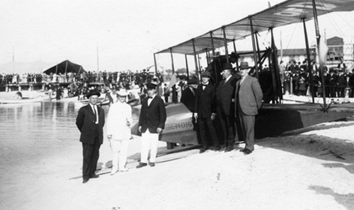 Picture taken on January 1, 1914 for the inauguration of the first scheduled passenger line St.Petersburg - Tampa Airboat Line.