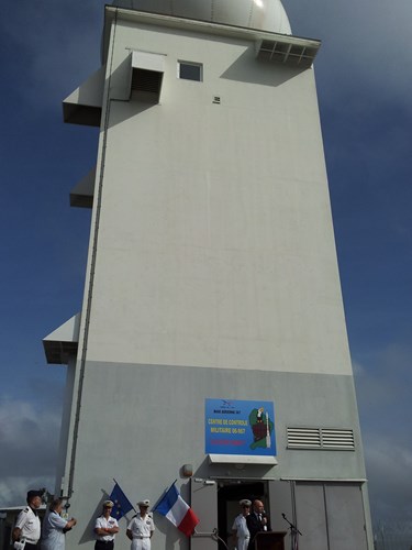 Ground Master 400 radar of ThalesRaytheonSystems in Kourou, French Guiana, in the presence of General Adam, Supreme Commander of French Guiana, Colonel Besse, Commander of the Cayenne airbase and Jérôme Bendell, Vice-President of ThalesRaytheonSystems, France