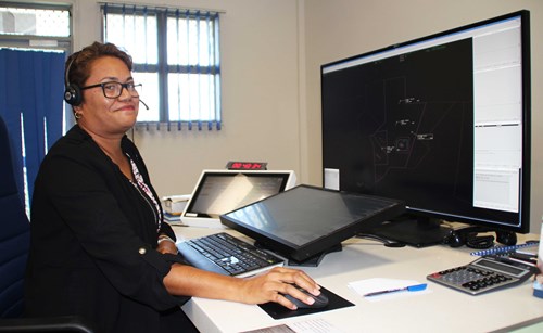 Oceanic-controller-Elizabeth-Brown-using-the-new-Aurora-ATM-system-in-the-Nadi-Air-Traffic-Management-Centre