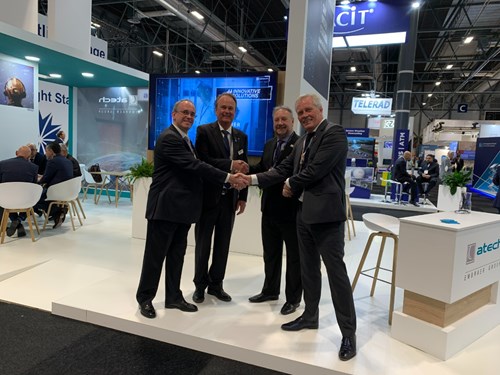 Atech and Saab representatives celebrate agreement during World ATM Congress 2022. In the photo, Atech's CEO, Edson Mallaco, Atech's ATM Business Manager, Walter Pizzo, Saab Digital Air Traffic Solutions' CEO, Per Ahl, and the Head of Air Traffic Management Tower Systems, Tomas Hjelmberg.