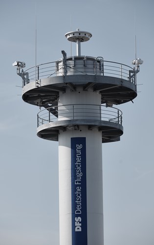 A combination of video and infrared cameras deliver a permanent 360-degree view of the airport.