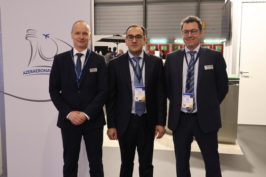arhan Guliyev (Director, AZANS), David Wolff (CEO, UFA) and Andreas Pötzsch (Managing Director, DAS) were delighted to personally sign the contract at Airspace World in Geneva. Copyrigh: DAS.
