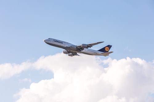 First flight with a queen of the skies &ndash; just like this Boeing 747-8 nearly all of Lufthansa's fleet is equipped with this new precision navigation system