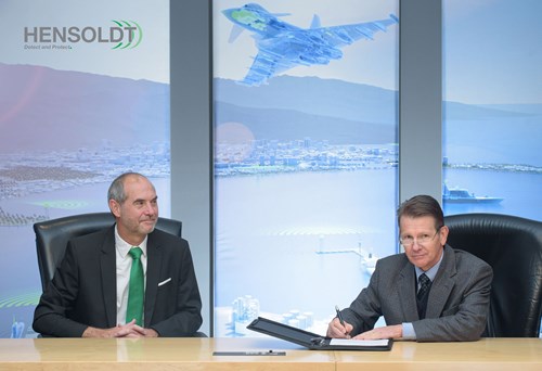 The agreement was signed by Rynier van der Watt, Managing Director of HENSOLDT South Africa and Andrew Connold, CEO of Tellumat, during a virtual ceremony hosted by HENSOLDT at its offices in Pretoria on 26 June. The agreement was signed by Rynier van der Watt, Managing Director of HENSOLDT South Africa and Andrew Connold, CEO of Tellumat, during a virtual ceremony hosted by HENSOLDT at its offices in Pretoria on 26 June.