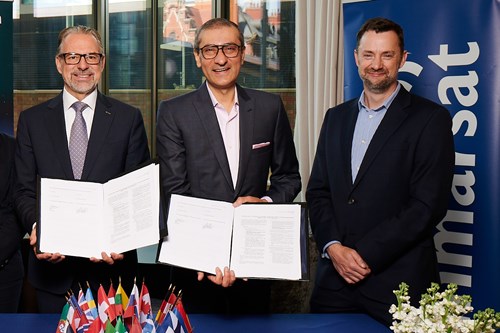 ESA Director General Josef Aschbacher, Inmarsat CEO Rajeev Suri and UK Space Agency CEO Paul Bate at the contract signing for the Iris programme’s globalisation