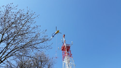 Rohde & Schwarz performed a spectacular installation of its latest direction finding antenna by helicopter for DFS Deutsche Flugsicherung GmbH.
