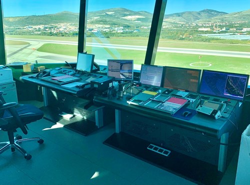 The new consoles ordered by Croatia Control are intended for the approach centres (TMA) of Pula, Dubrovnik, Split, Zadar, Osijek and the airfield towers (TWR) of Lučko and Osijek