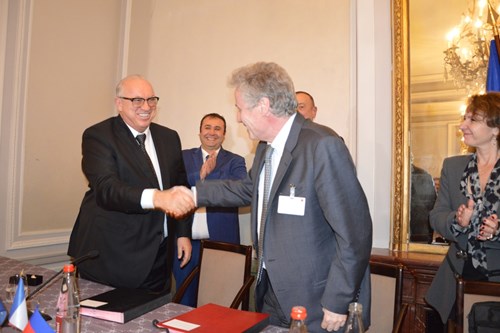 Aliyev President of the Azerbaijan Republic, and Jahangir Asgarov, president of Arzebaijan Airlines, Thales and Arzebaijan Airlines(1), signed a Memorandum of Understanding aimed at fostering collaboration for the modernisation of airspace processes in the country.