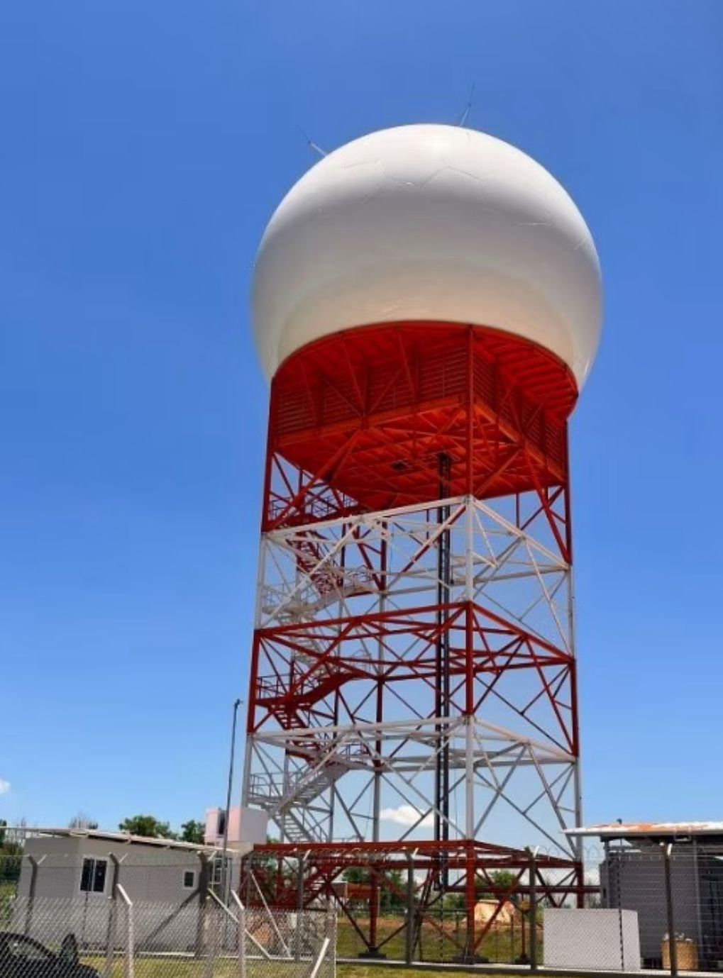 Co-mounted Primary TRAC NG and Secondary RSM NG radar installed at Presidente Prudente airport Copyright Omnisys, a Thales company