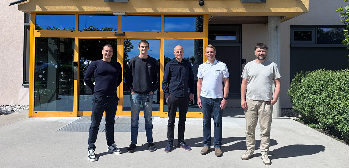 Employees from Jotron and LGS